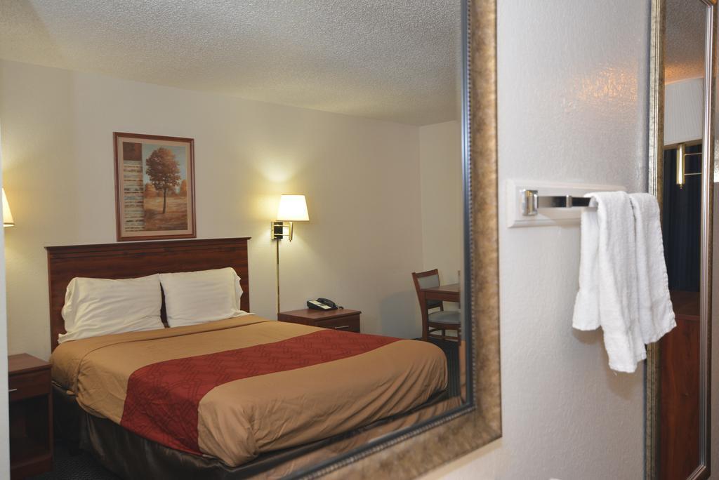 Econo Inn And Suites أوكلاهوما سيتي الغرفة الصورة
